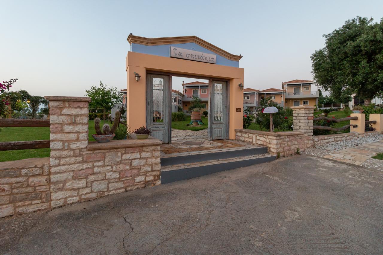 Ta Spitakia Tsarbopoulos * Kyparissia
