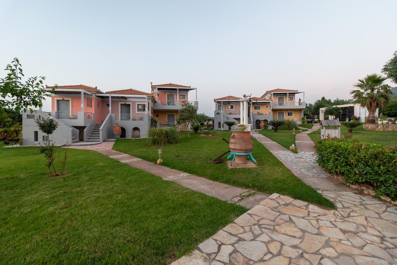 Ta Spitakia Tsarbopoulos Appartement *