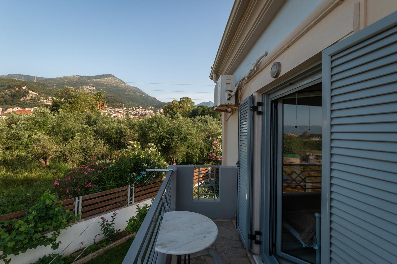 Ta Spitakia Tsarbopoulos * Kyparissia